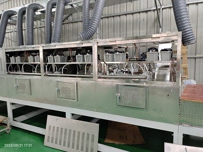 Endüstriyel ambalaj için 0 ̊40C çevre sıcaklığı için 9 aşamalı mikrodalga vakum kurutma makinesi