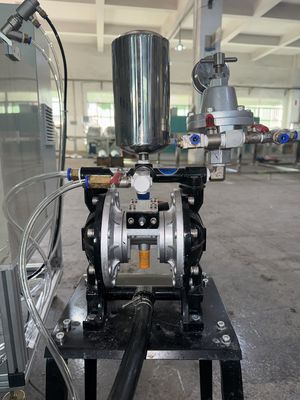 Kalıplanmış pulpa için otomatik püskürtme kaplama sistemi.