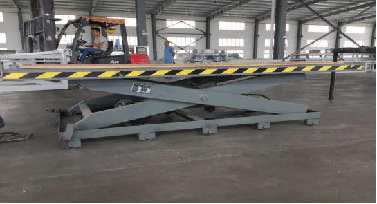 Kaldırma Yüksekliği 2.2KW Küçük Hidrolik Asansör Masa Tipi 1800mm