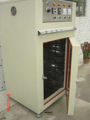 Dış boyutları 600 mm X 600 mm X 800 mm olan bir yıllık sabit sıcaklıklı fırın
