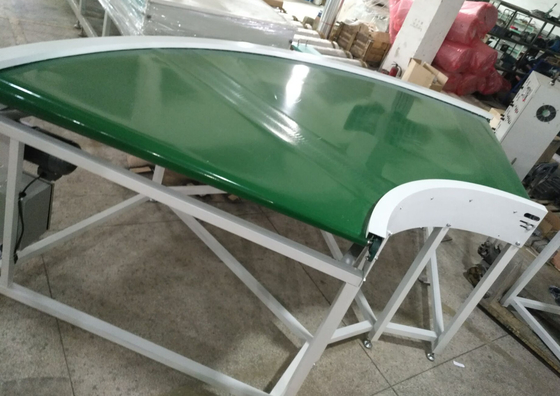 Servo Motor Malzeme İşleme Sistemi ile Otomatik Taşıyıcı Kemeri Makinesi