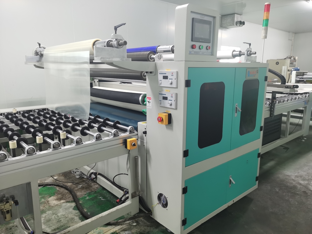 1.5KW Film Laminasyon Makinesi 850mm Yükseklik 300mm Plastik, Akrilik, Yaprak, Tahta, Cam için Asgari Uzunluk