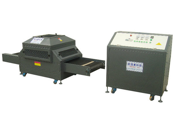 3 UV lambaları Siyah Baskı makinesi, uv kürleme ekipmanı ayarlandıktan sonra UV kürlenir