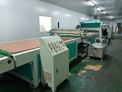 2000kg Toplam Makine Ağırlığı Büyük ölçekli üretim için perde kaplama makinesi